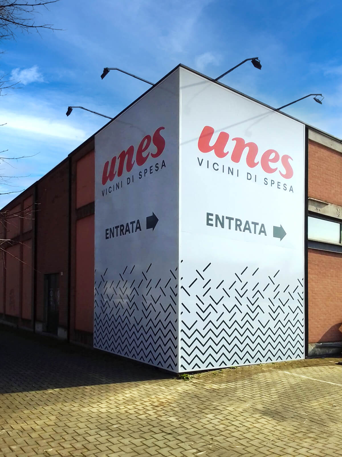 Esempio di insegne Luminose da esterno adatte alla sponsorizzazione