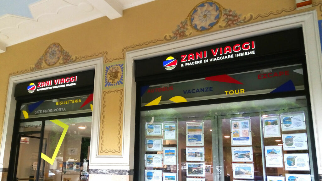 Insegna luminosa Zani Viaggi con logo colorato ideale per insegne luminose da esterno