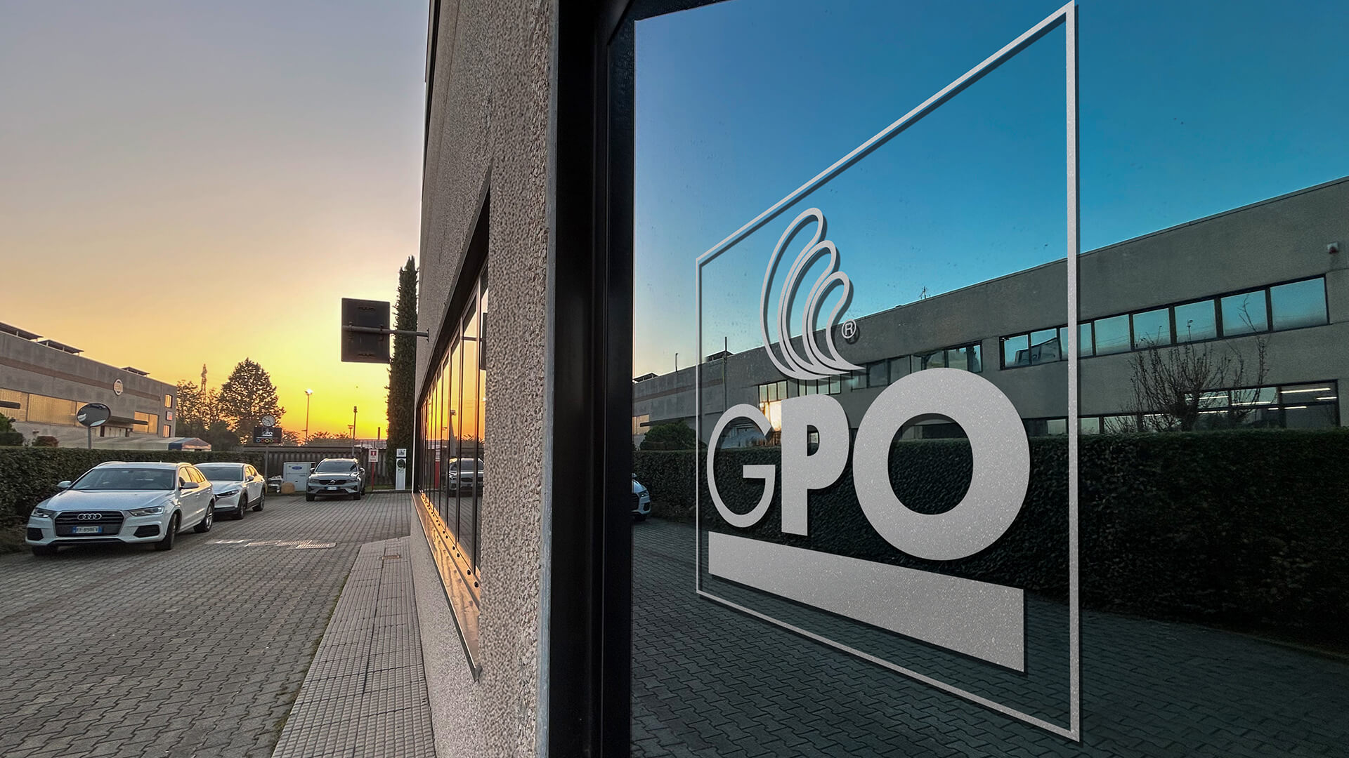 logo dell'azienda gPO adatto per delle insegne luminose per aziende