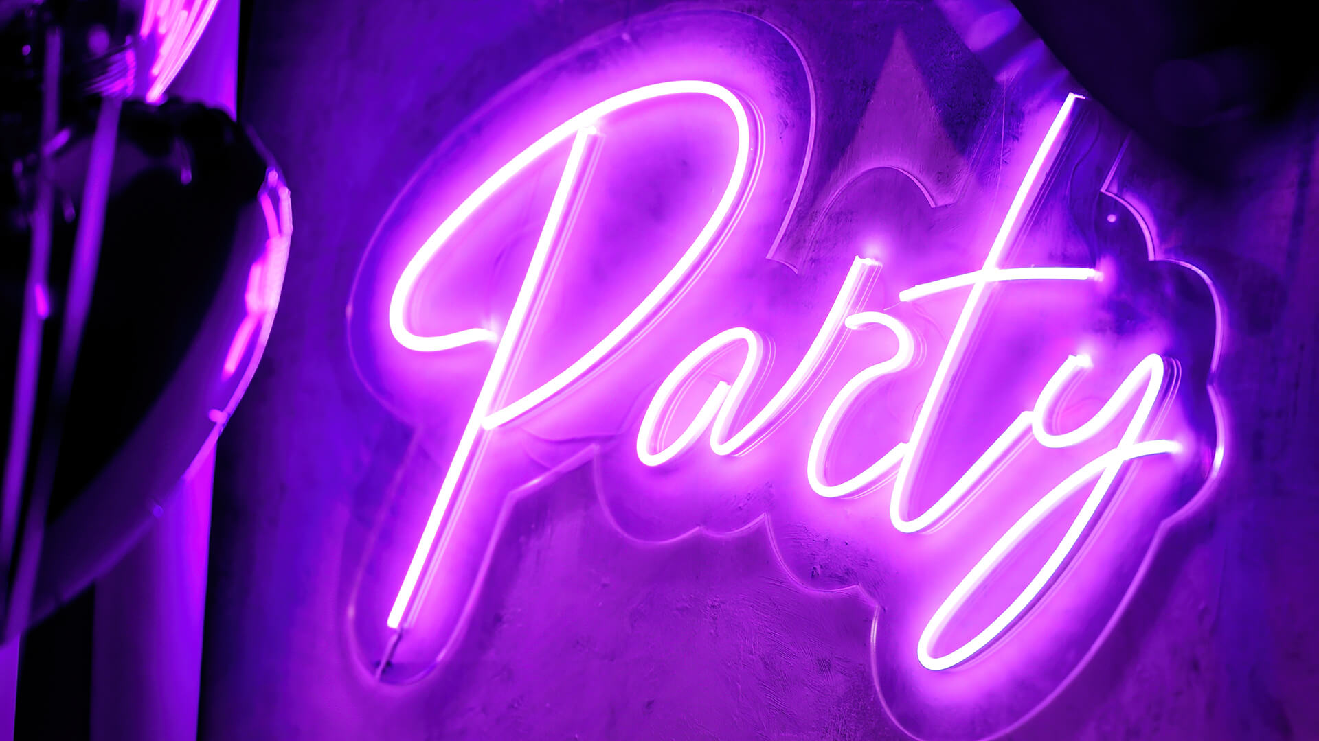 insegne luminose con scritta Party