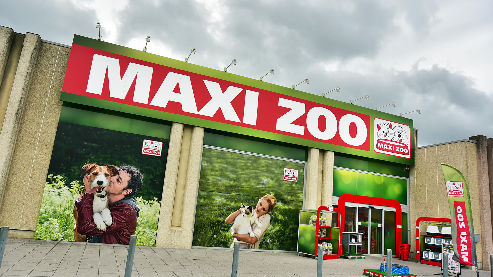 insegna luminosa per il negozio maxi zoo