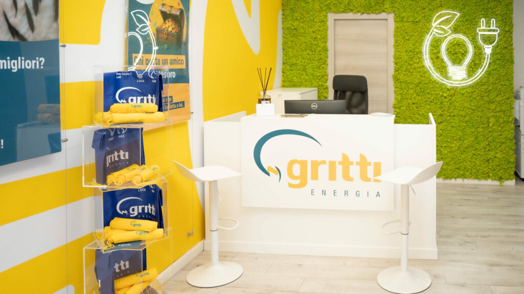 Interior branding e insegne luminose per spazio commerciale